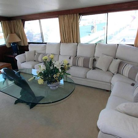 Hotel Yacht Our Alissa サン・アドリア・デ・ベソス エクステリア 写真