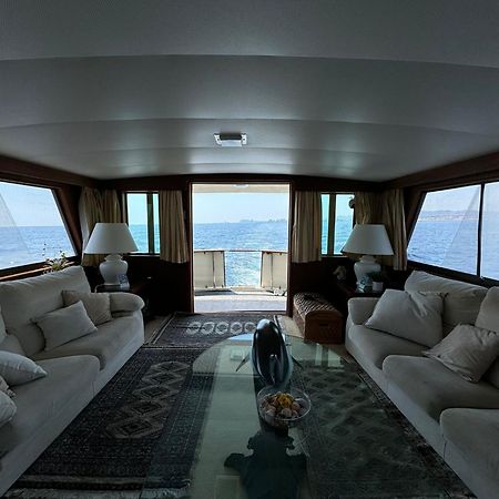 Hotel Yacht Our Alissa サン・アドリア・デ・ベソス エクステリア 写真