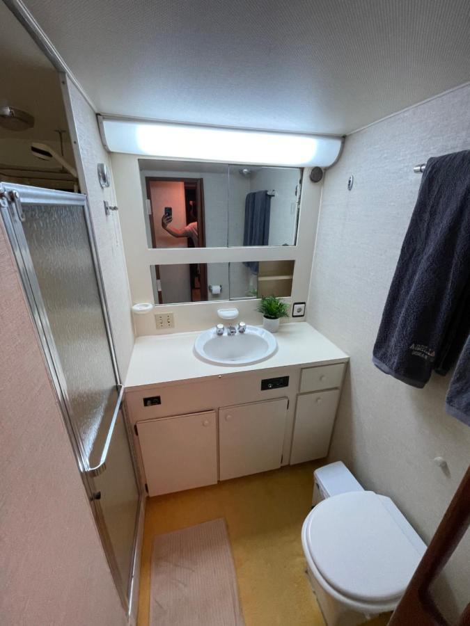 Hotel Yacht Our Alissa サン・アドリア・デ・ベソス エクステリア 写真