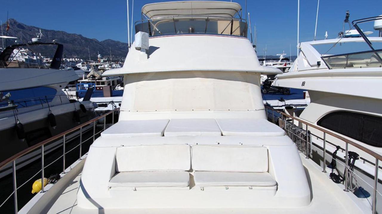 Hotel Yacht Our Alissa サン・アドリア・デ・ベソス エクステリア 写真