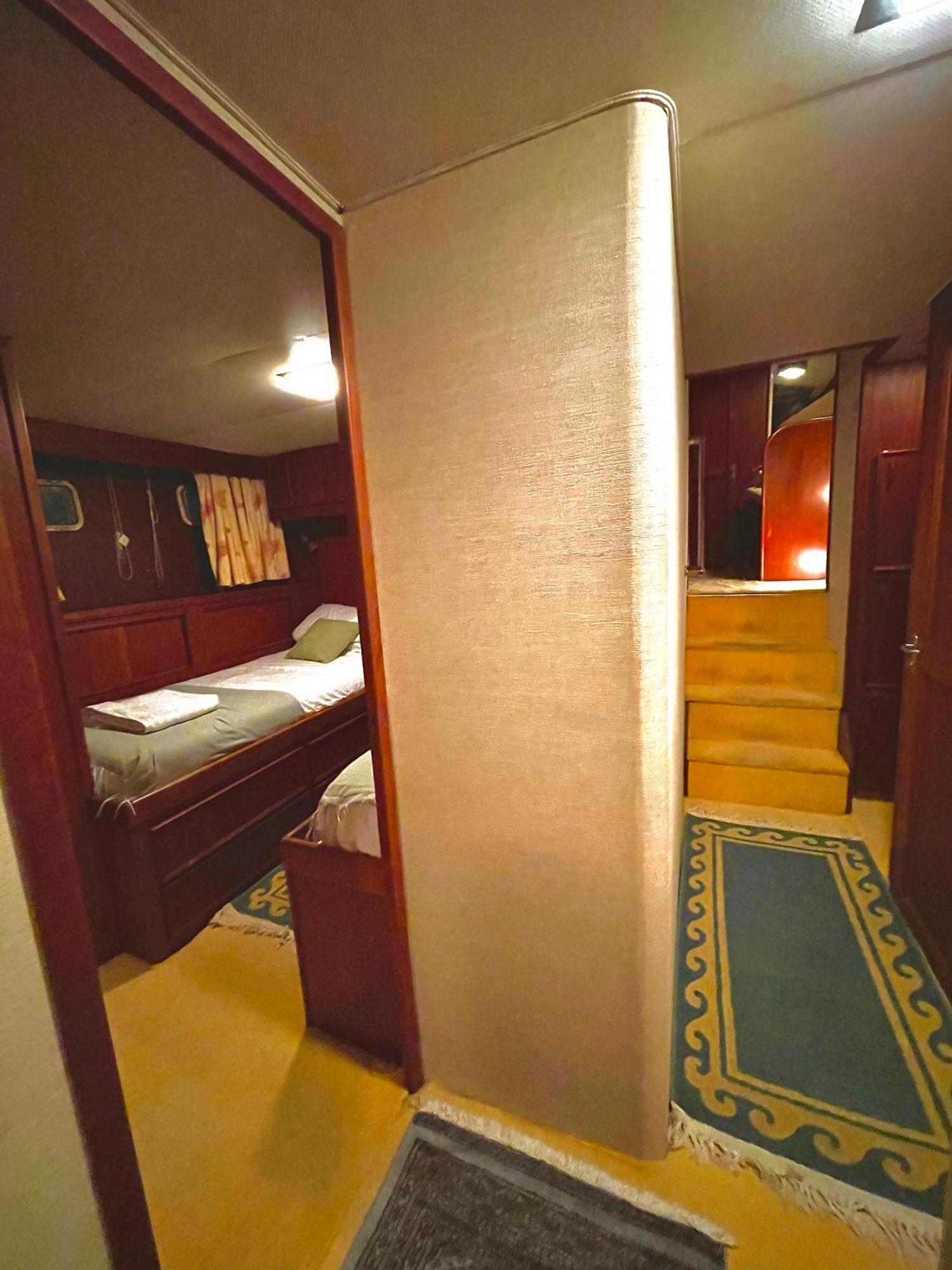 Hotel Yacht Our Alissa サン・アドリア・デ・ベソス エクステリア 写真