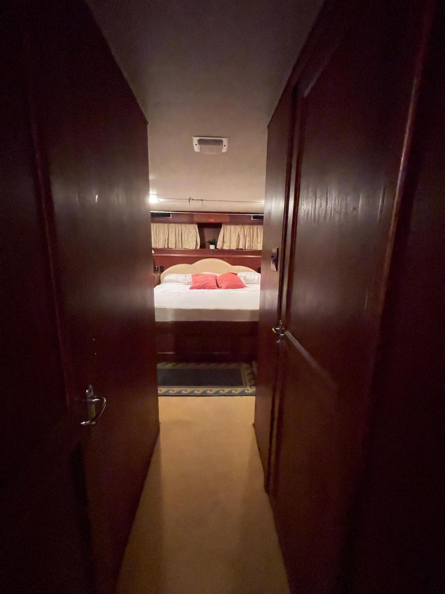 Hotel Yacht Our Alissa サン・アドリア・デ・ベソス エクステリア 写真