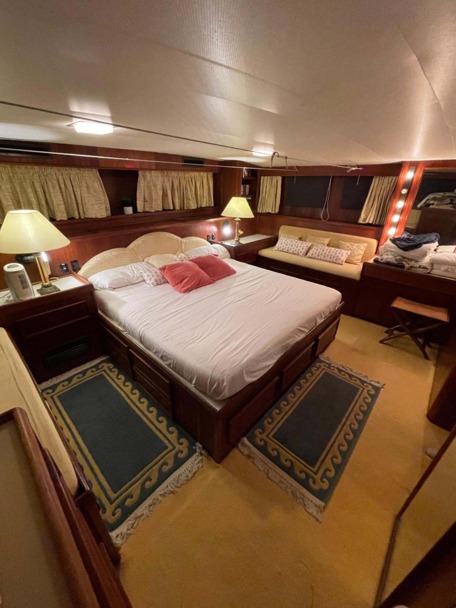 Hotel Yacht Our Alissa サン・アドリア・デ・ベソス エクステリア 写真