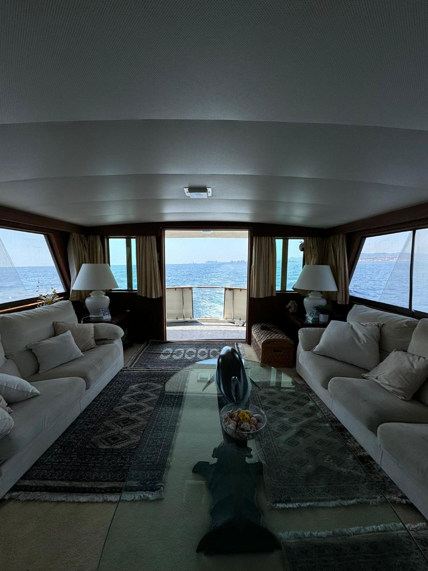 Hotel Yacht Our Alissa サン・アドリア・デ・ベソス エクステリア 写真